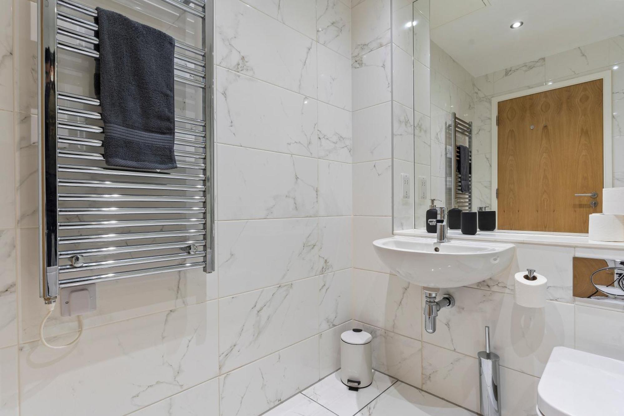 Shanti Suite - 2Bed 2Bath City Centre - Wifi - Netflix- Parking- Modern- Perfect For Family, Contractors, Leisure, Business By Shanti Nights Birmingham Exterior foto